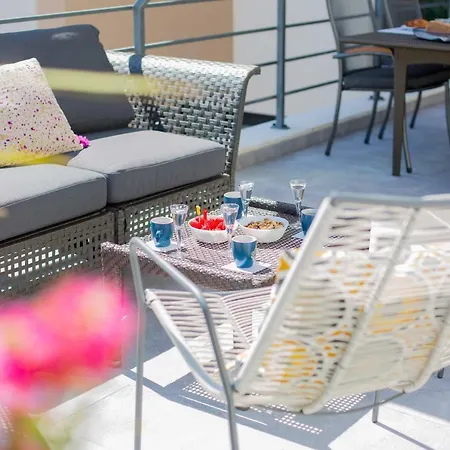 Luxury Urban With Jacuzzi Apartmán *