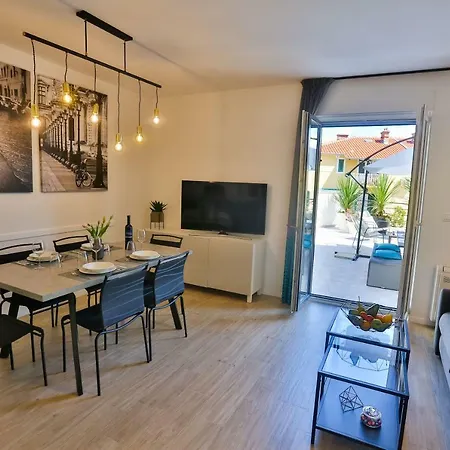 Apartmán Luxury Urban With Jacuzzi *