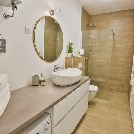 Apartmán Luxury Urban With Jacuzzi *