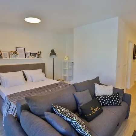 Luxury Urban With Jacuzzi Apartment Split