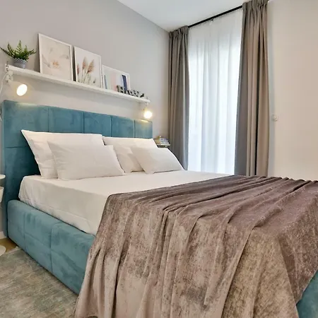 Luxury Urban With Jacuzzi Apartmán