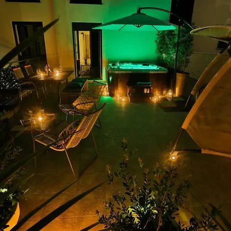 Lägenhet Luxury Urban With Jacuzzi