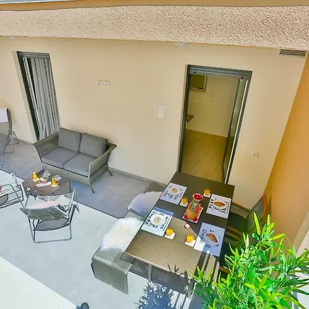 Apartmán Luxury Urban With Jacuzzi *
