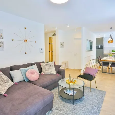 Luxury Urban With Jacuzzi Apartment Split