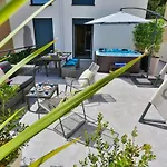 Апартаменты Luxury Urban With Jacuzzi Сплит