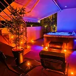 Luxury Urban With Jacuzzi Апартаменты