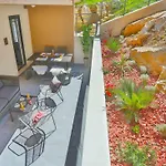 Luxury Urban With Jacuzzi Апартаменты *