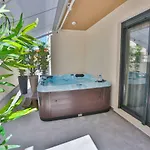Luxury Urban With Jacuzzi Сплит